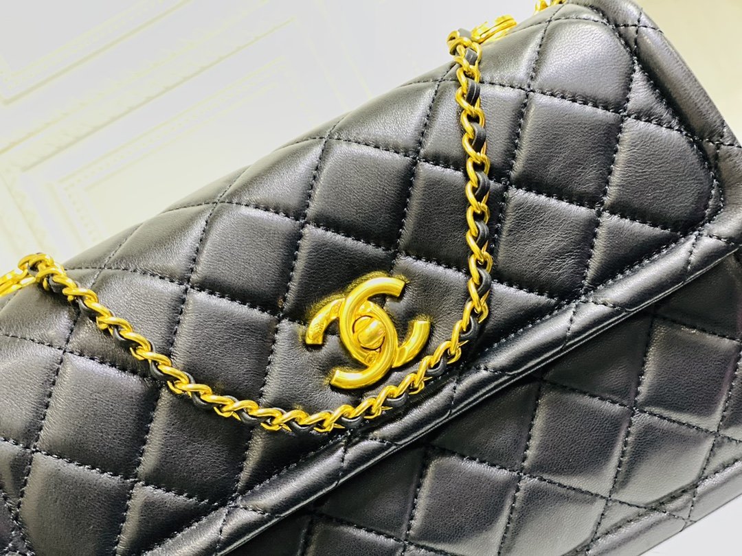 大人気ブランドChanel シャネル ショルダーバッグ レディース 実物の写真 スーパーコピーバッグN品代引き対応国内発送後払い送料無料安全必ず届く信用できるサイト