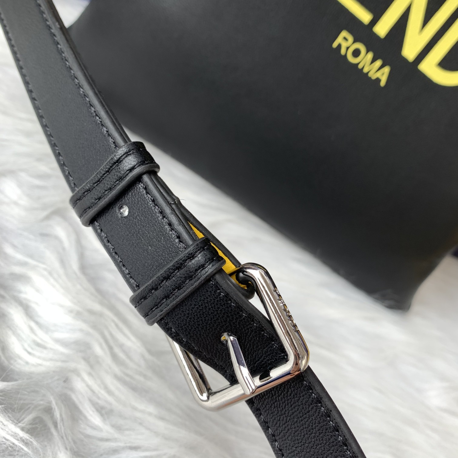 スーパーコピー代引き対応 fendi フェンディ バッグ 実物の写真 N品後払い国内発送送料無料安全必ず届く信用できるサイト