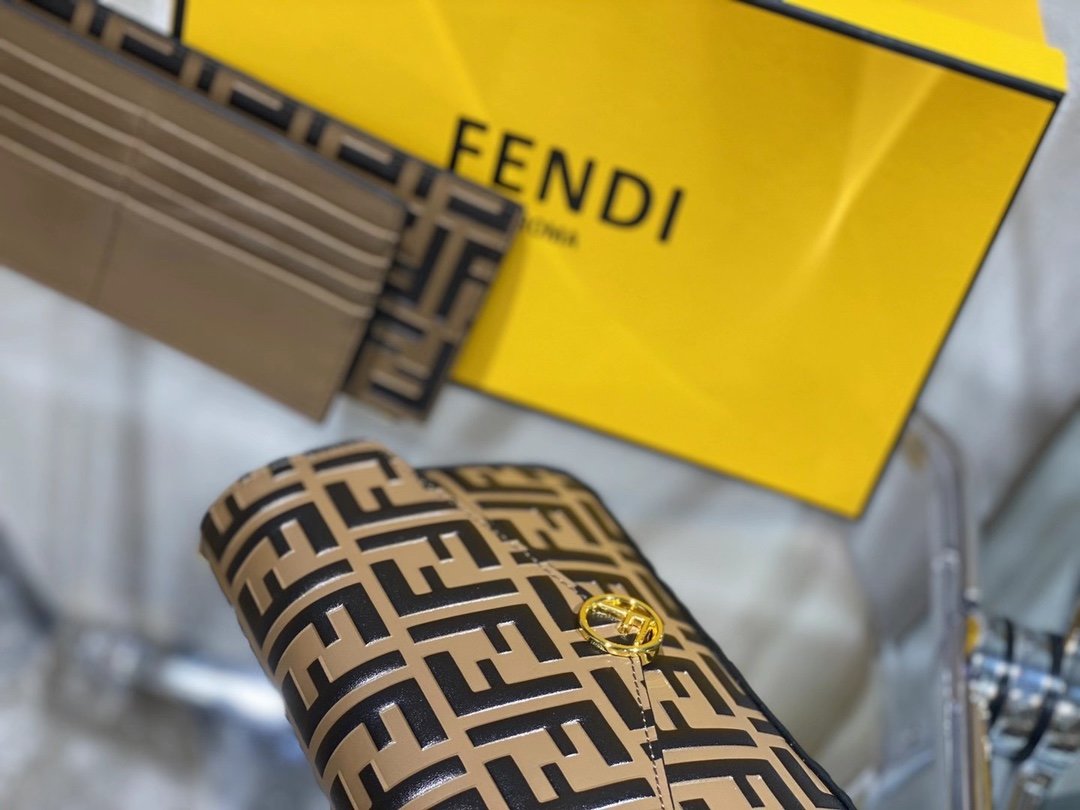 超スーパーコピー代引き対応 fendi フェンディ バッグ 実物の写真 N品後払い国内発送送料無料安全必ず届く信用できるサイト