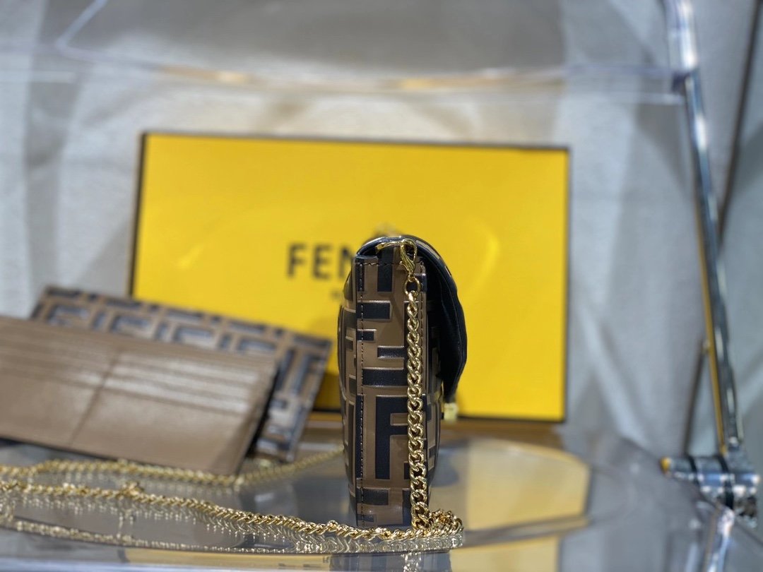 超スーパーコピー代引き対応 fendi フェンディ バッグ 実物の写真 N品後払い国内発送送料無料安全必ず届く信用できるサイト