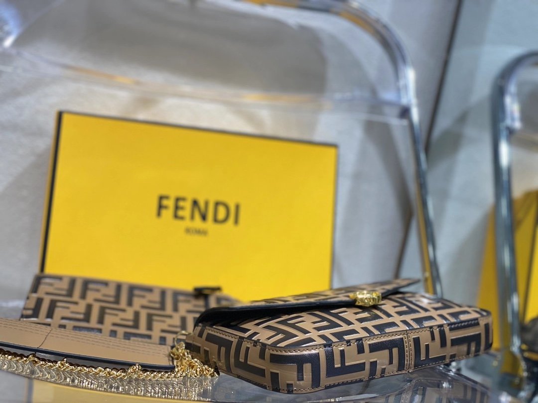 超スーパーコピー代引き対応 fendi フェンディ バッグ 実物の写真 N品後払い国内発送送料無料安全必ず届く信用できるサイト