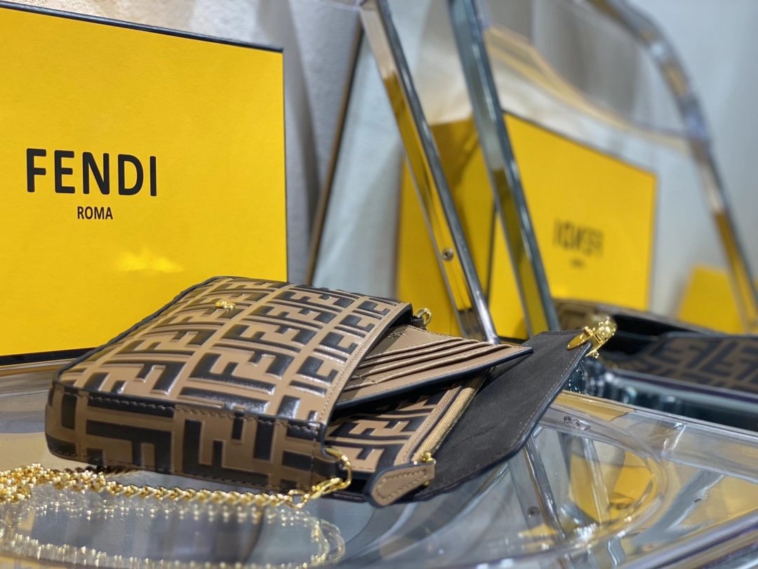 超スーパーコピー代引き対応 fendi フェンディ バッグ 実物の写真 N品後払い国内発送送料無料安全必ず届く信用できるサイト