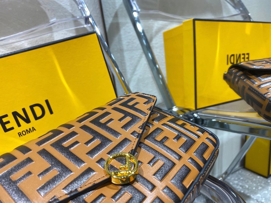 超スーパーコピー代引き対応 fendi フェンディ バッグ 実物の写真 N品後払い国内発送送料無料安全必ず届く信用できるサイト