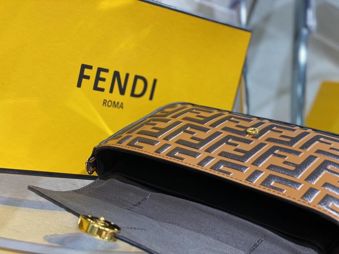 超スーパーコピー代引き対応 fendi フェンディ バッグ 実物の写真 N品後払い国内発送送料無料安全必ず届く信用できるサイト