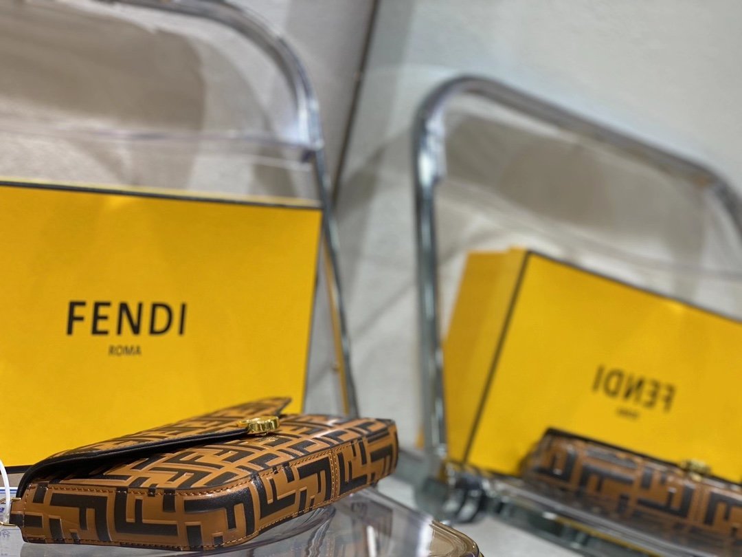 超スーパーコピー代引き対応 fendi フェンディ バッグ 実物の写真 N品後払い国内発送送料無料安全必ず届く信用できるサイト