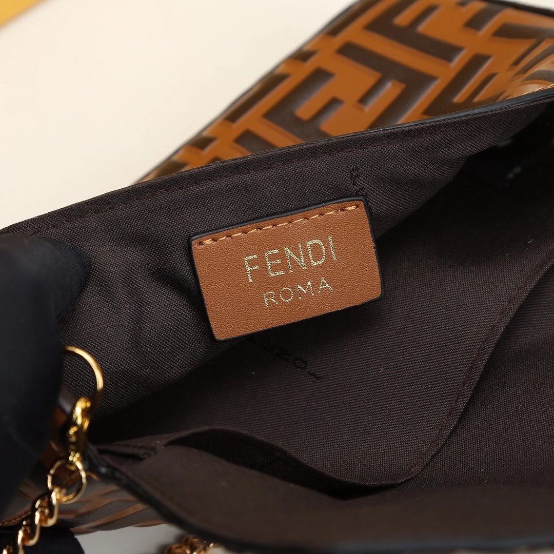 超スーパーコピー代引き対応 fendi フェンディ バッグ 実物の写真 N品後払い国内発送送料無料安全必ず届く信用できるサイト