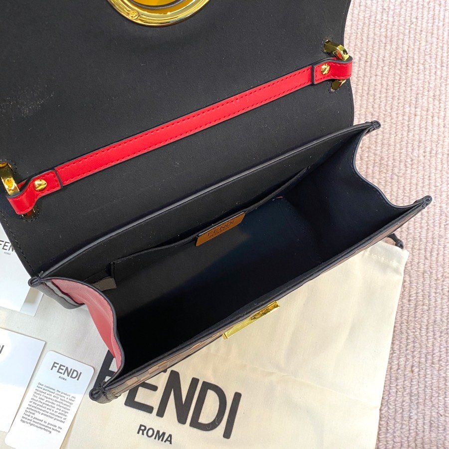 スーパーコピー代引き対応 fendi フェンディ バッグ 実物の写真 N品後払い国内発送送料無料安全必ず届く信用できるサイト