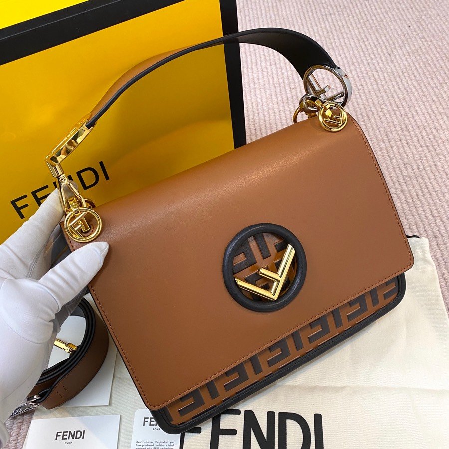 スーパーコピー代引き対応 fendi フェンディ バッグ 実物の写真 N品後払い国内発送送料無料安全必ず届く信用できるサイト