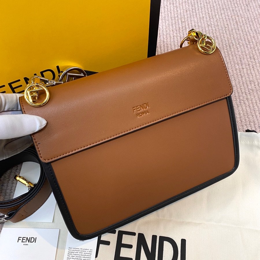 スーパーコピー代引き対応 fendi フェンディ バッグ 実物の写真 N品後払い国内発送送料無料安全必ず届く信用できるサイト