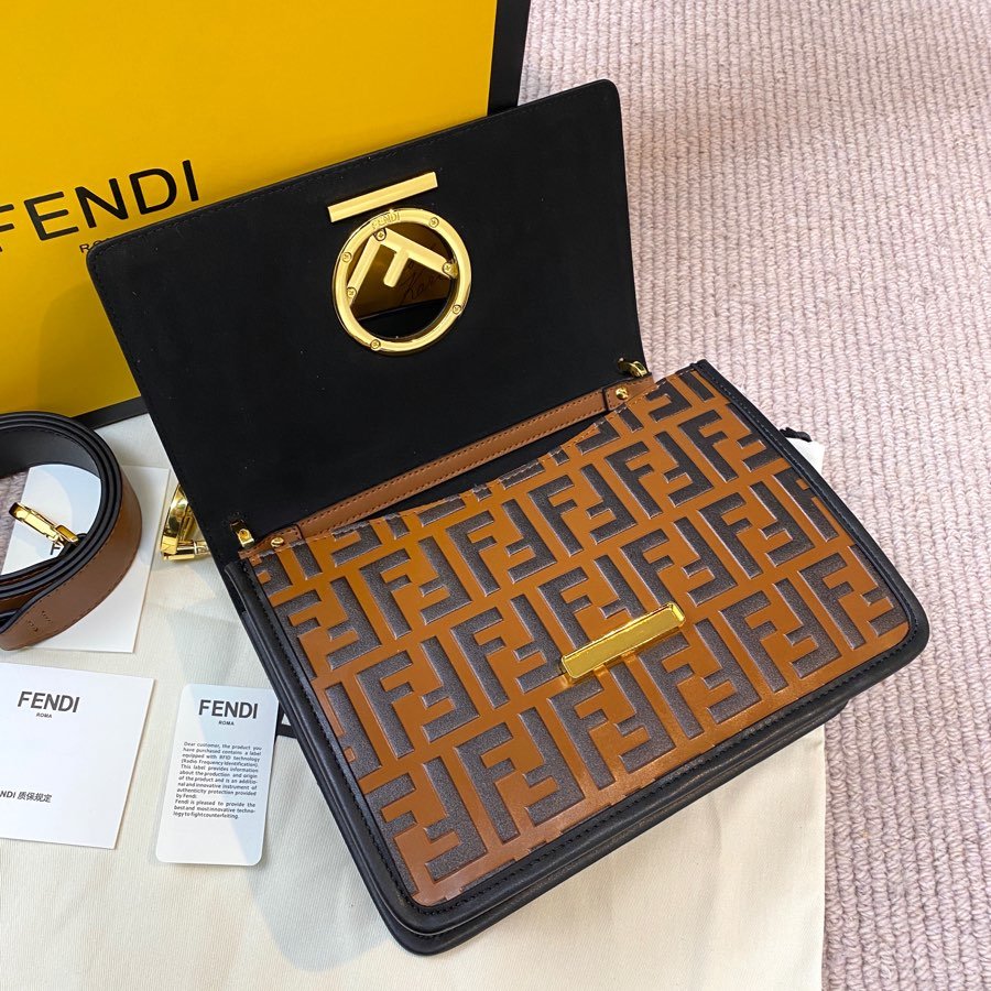 スーパーコピー代引き対応 fendi フェンディ バッグ 実物の写真 N品後払い国内発送送料無料安全必ず届く信用できるサイト