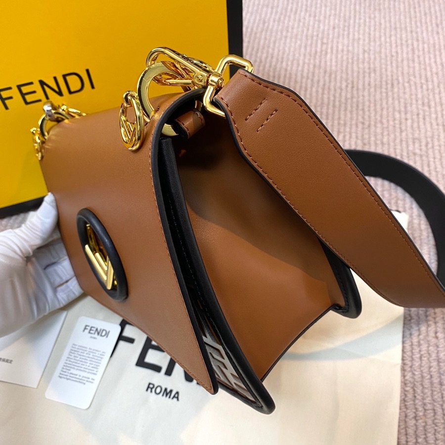 スーパーコピー代引き対応 fendi フェンディ バッグ 実物の写真 N品後払い国内発送送料無料安全必ず届く信用できるサイト