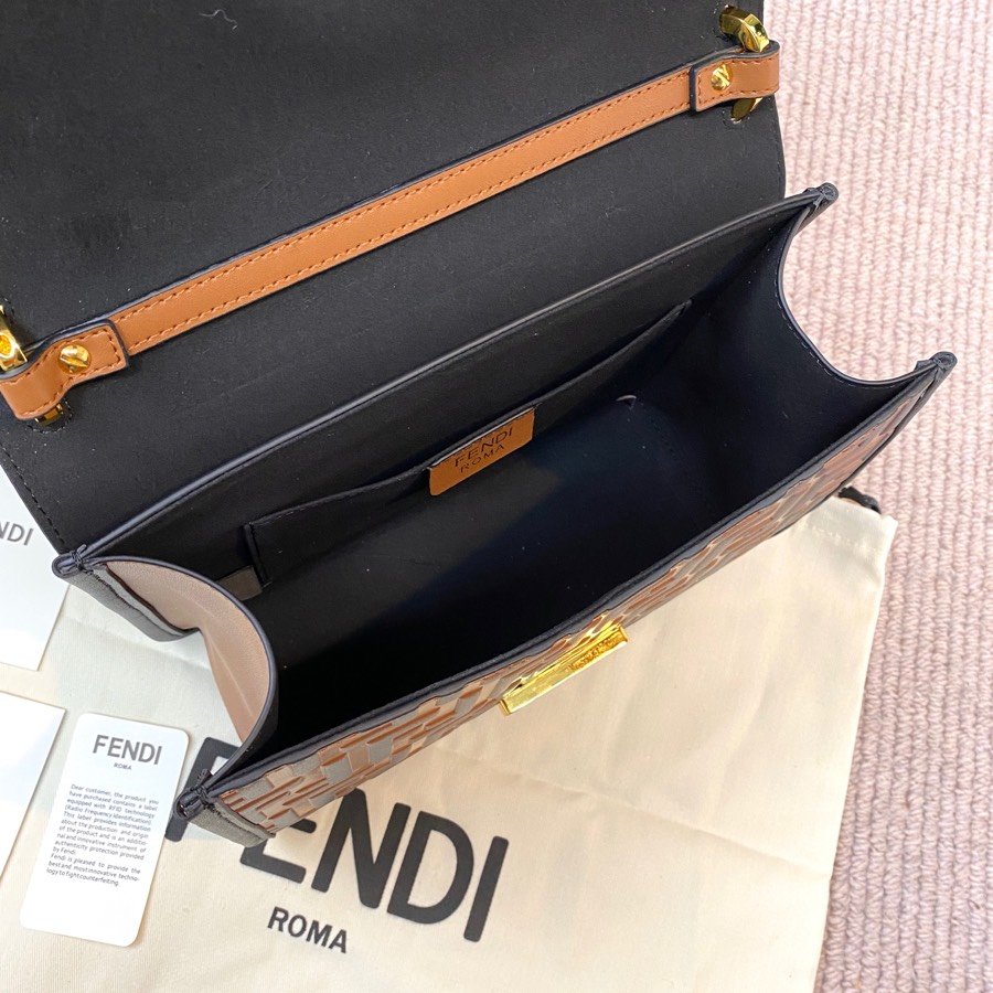 スーパーコピー代引き対応 fendi フェンディ バッグ 実物の写真 N品後払い国内発送送料無料安全必ず届く信用できるサイト