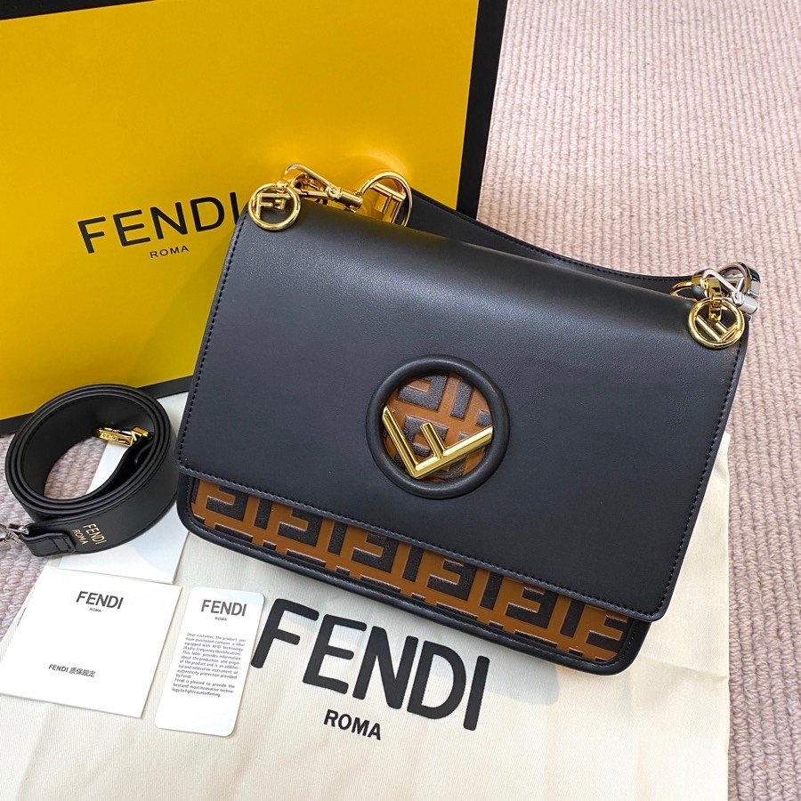 スーパーコピー代引き対応 fendi フェンディ バッグ 実物の写真 N品後払い国内発送送料無料安全必ず届く信用できるサイト