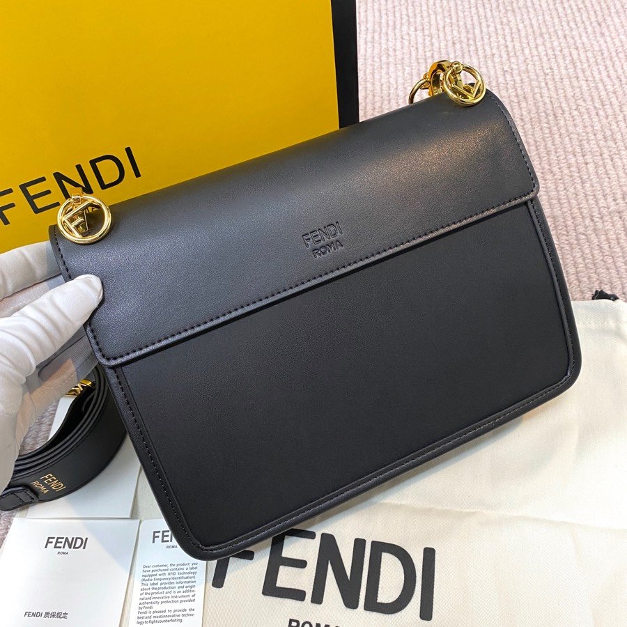 スーパーコピー代引き対応 fendi フェンディ バッグ 実物の写真 N品後払い国内発送送料無料安全必ず届く信用できるサイト