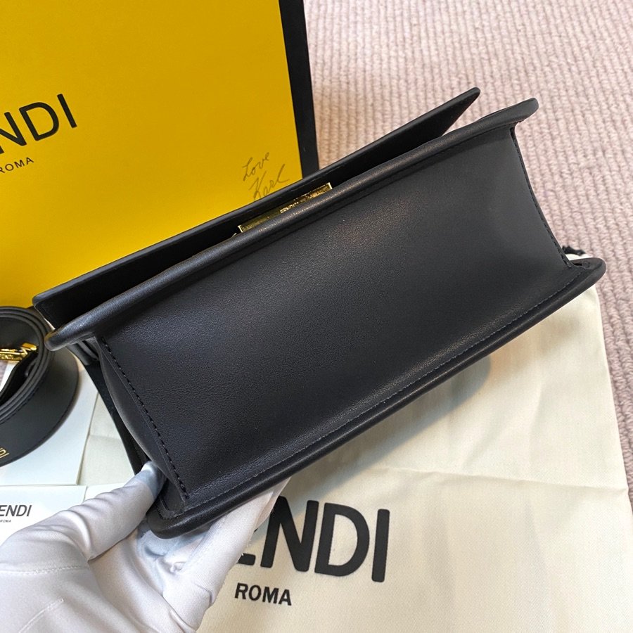 スーパーコピー代引き対応 fendi フェンディ バッグ 実物の写真 N品後払い国内発送送料無料安全必ず届く信用できるサイト