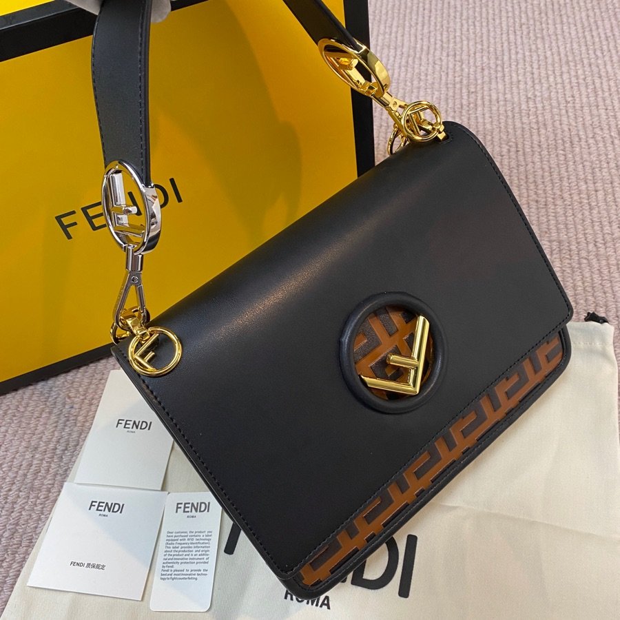 スーパーコピー代引き対応 fendi フェンディ バッグ 実物の写真 N品後払い国内発送送料無料安全必ず届く信用できるサイト