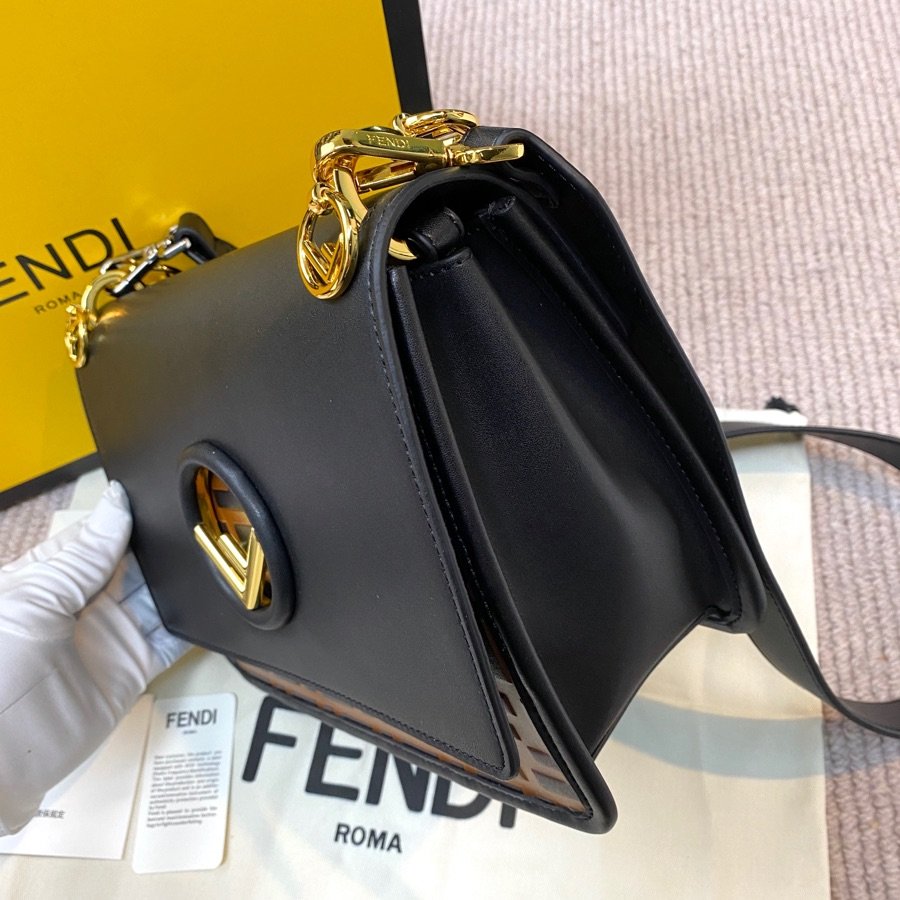 スーパーコピー代引き対応 fendi フェンディ バッグ 実物の写真 N品後払い国内発送送料無料安全必ず届く信用できるサイト