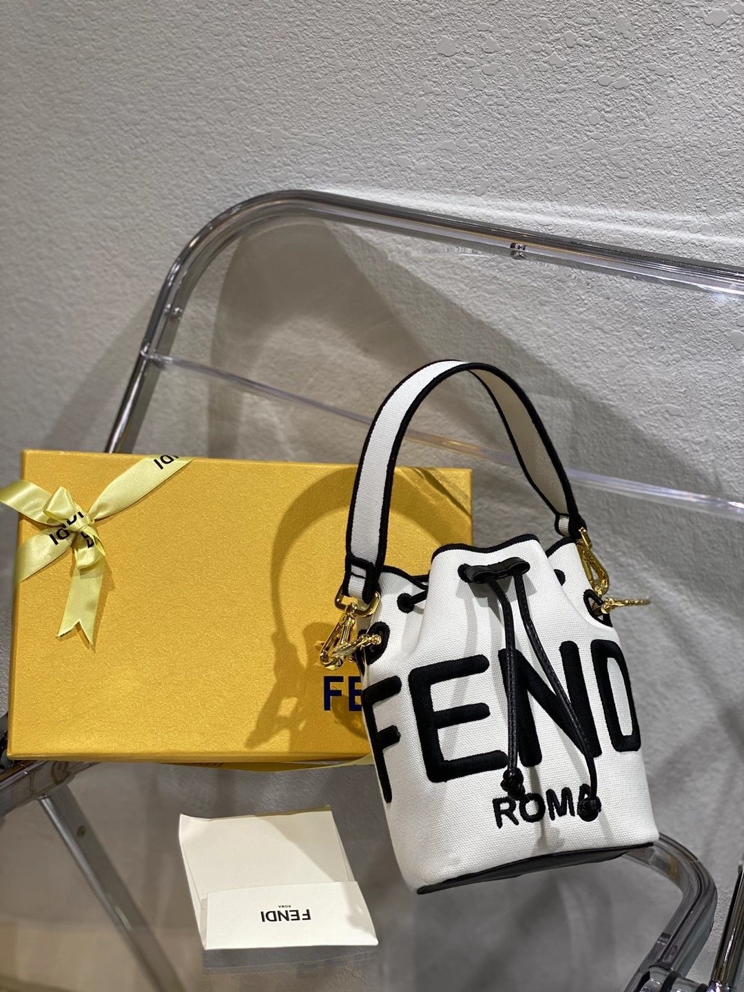 スーパーコピー代引き対応 fendi フェンディ バッグ 実物の写真 N品後払い国内発送送料無料安全必ず届く信用できるサイト