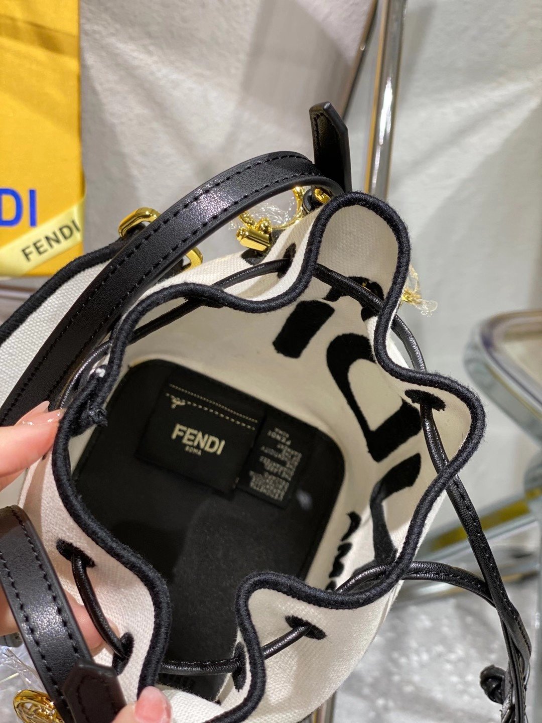 スーパーコピー代引き対応 fendi フェンディ バッグ 実物の写真 N品後払い国内発送送料無料安全必ず届く信用できるサイト