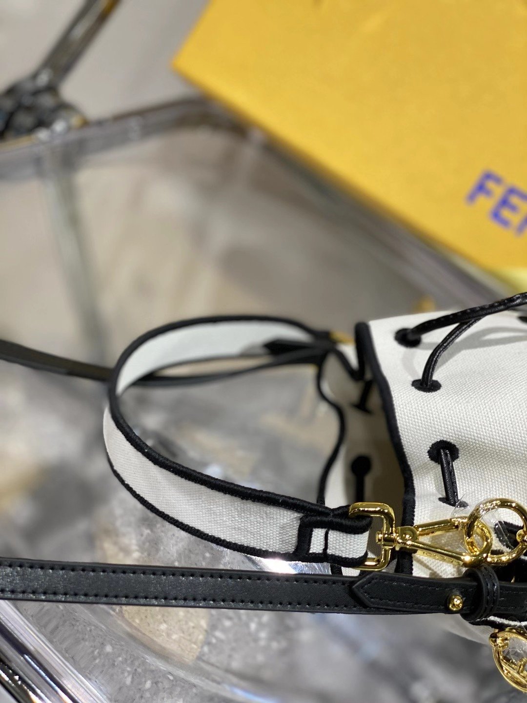 スーパーコピー代引き対応 fendi フェンディ バッグ 実物の写真 N品後払い国内発送送料無料安全必ず届く信用できるサイト