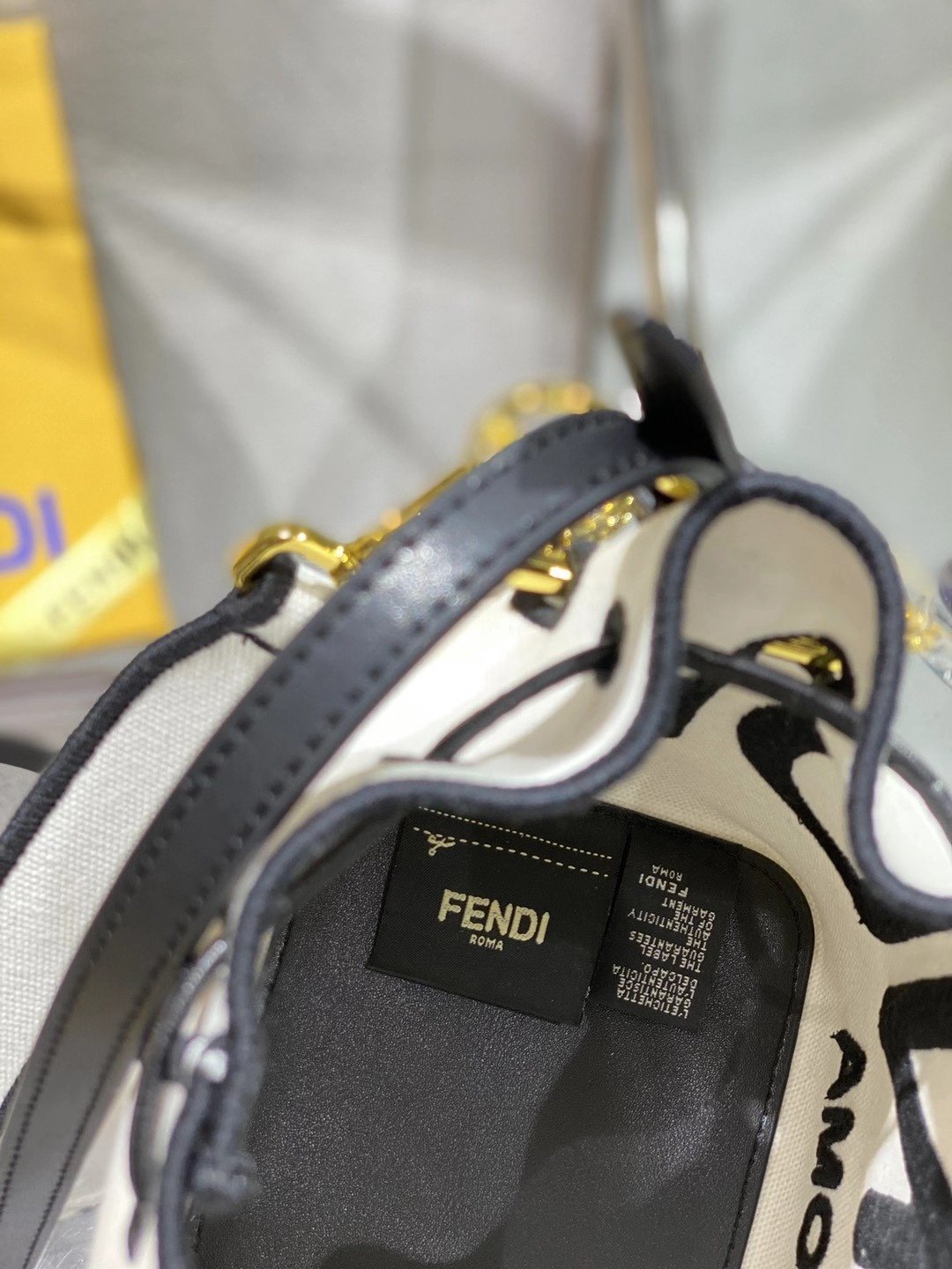 スーパーコピー代引き対応 fendi フェンディ バッグ 実物の写真 N品後払い国内発送送料無料安全必ず届く信用できるサイト