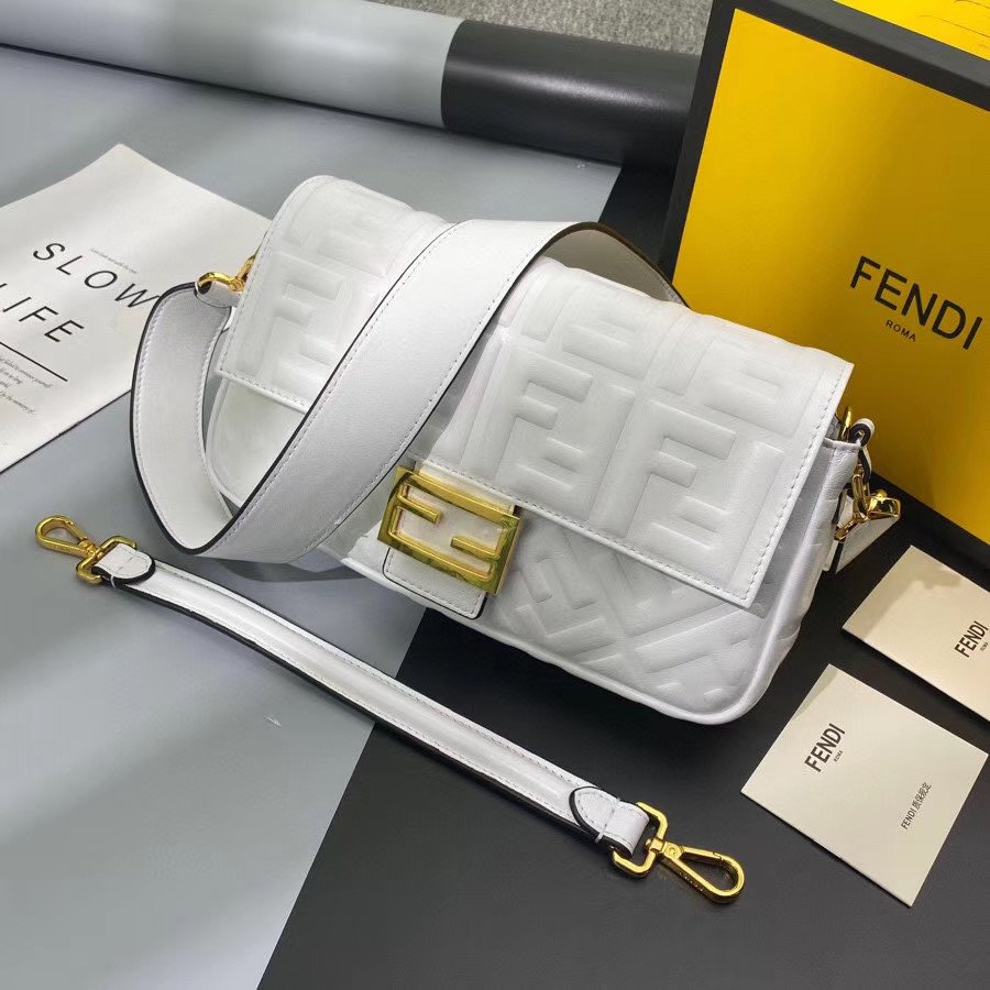 スーパーコピー代引き対応 fendi フェンディ バッグ 実物の写真 N品後払い国内発送送料無料安全必ず届く信用できるサイト