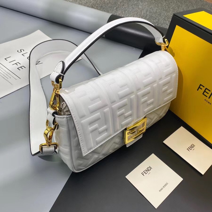 スーパーコピー代引き対応 fendi フェンディ バッグ 実物の写真 N品後払い国内発送送料無料安全必ず届く信用できるサイト