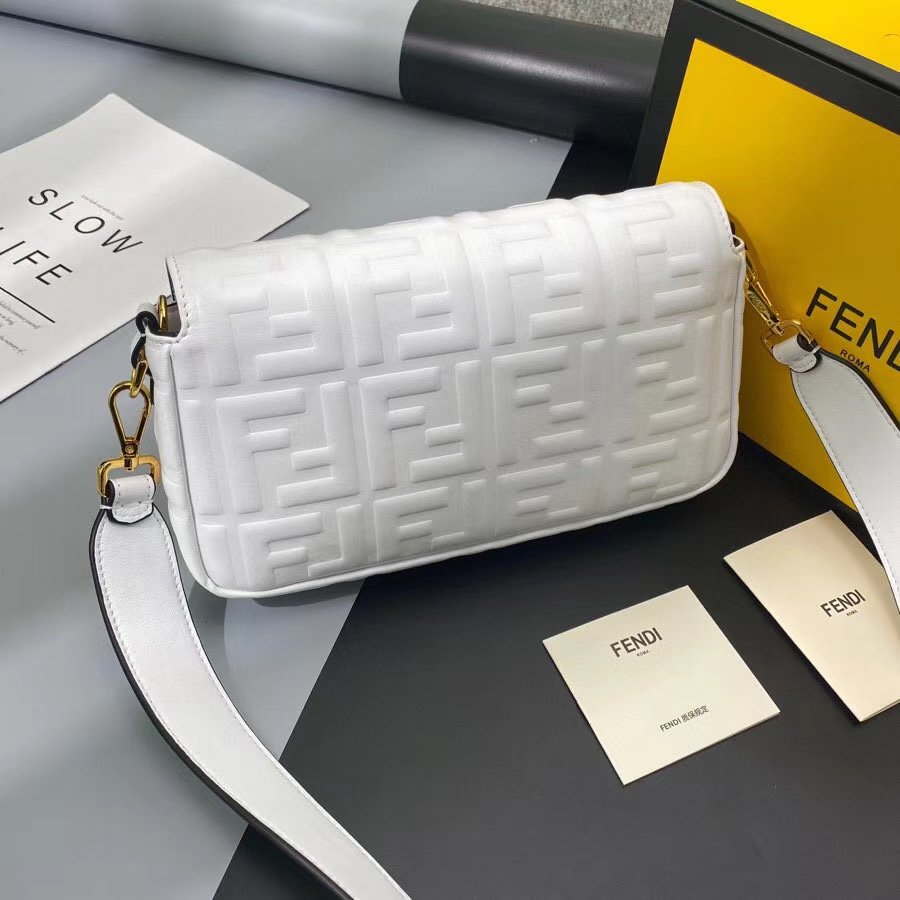 スーパーコピー代引き対応 fendi フェンディ バッグ 実物の写真 N品後払い国内発送送料無料安全必ず届く信用できるサイト