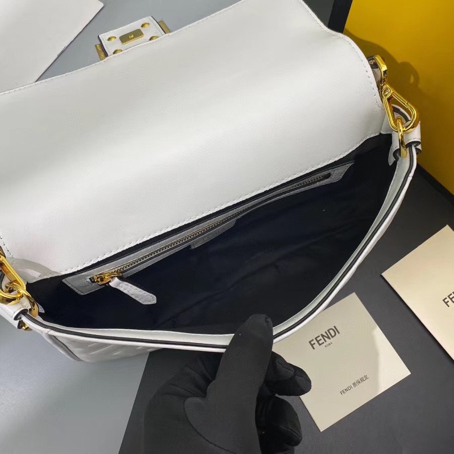 スーパーコピー代引き対応 fendi フェンディ バッグ 実物の写真 N品後払い国内発送送料無料安全必ず届く信用できるサイト