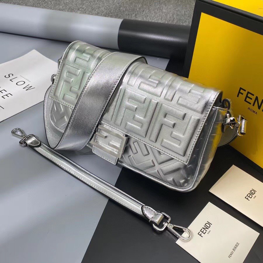 スーパーコピー代引き対応 fendi フェンディ バッグ 実物の写真 N品後払い国内発送送料無料安全必ず届く信用できるサイト