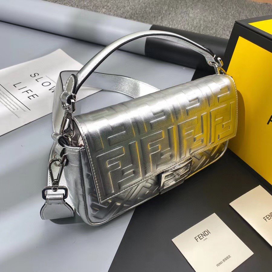 スーパーコピー代引き対応 fendi フェンディ バッグ 実物の写真 N品後払い国内発送送料無料安全必ず届く信用できるサイト