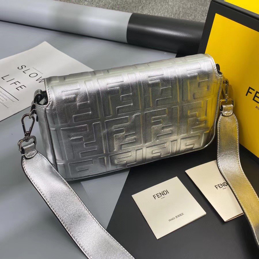 スーパーコピー代引き対応 fendi フェンディ バッグ 実物の写真 N品後払い国内発送送料無料安全必ず届く信用できるサイト