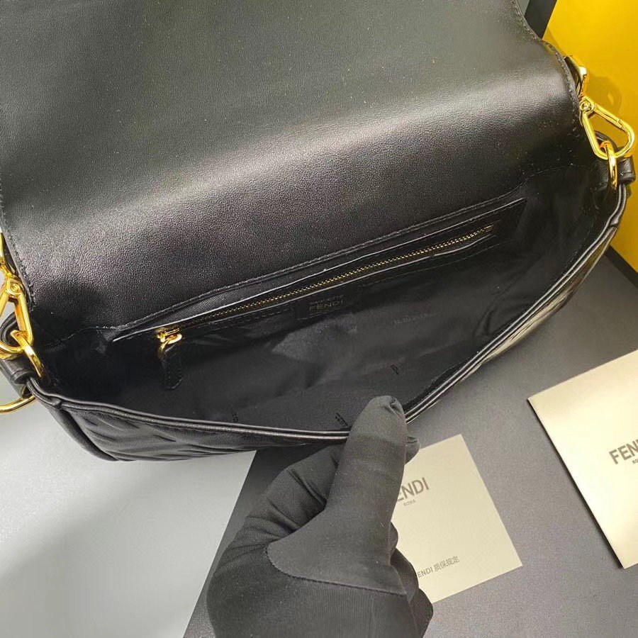 スーパーコピー代引き対応 fendi フェンディ バッグ 実物の写真 N品後払い国内発送送料無料安全必ず届く信用できるサイト