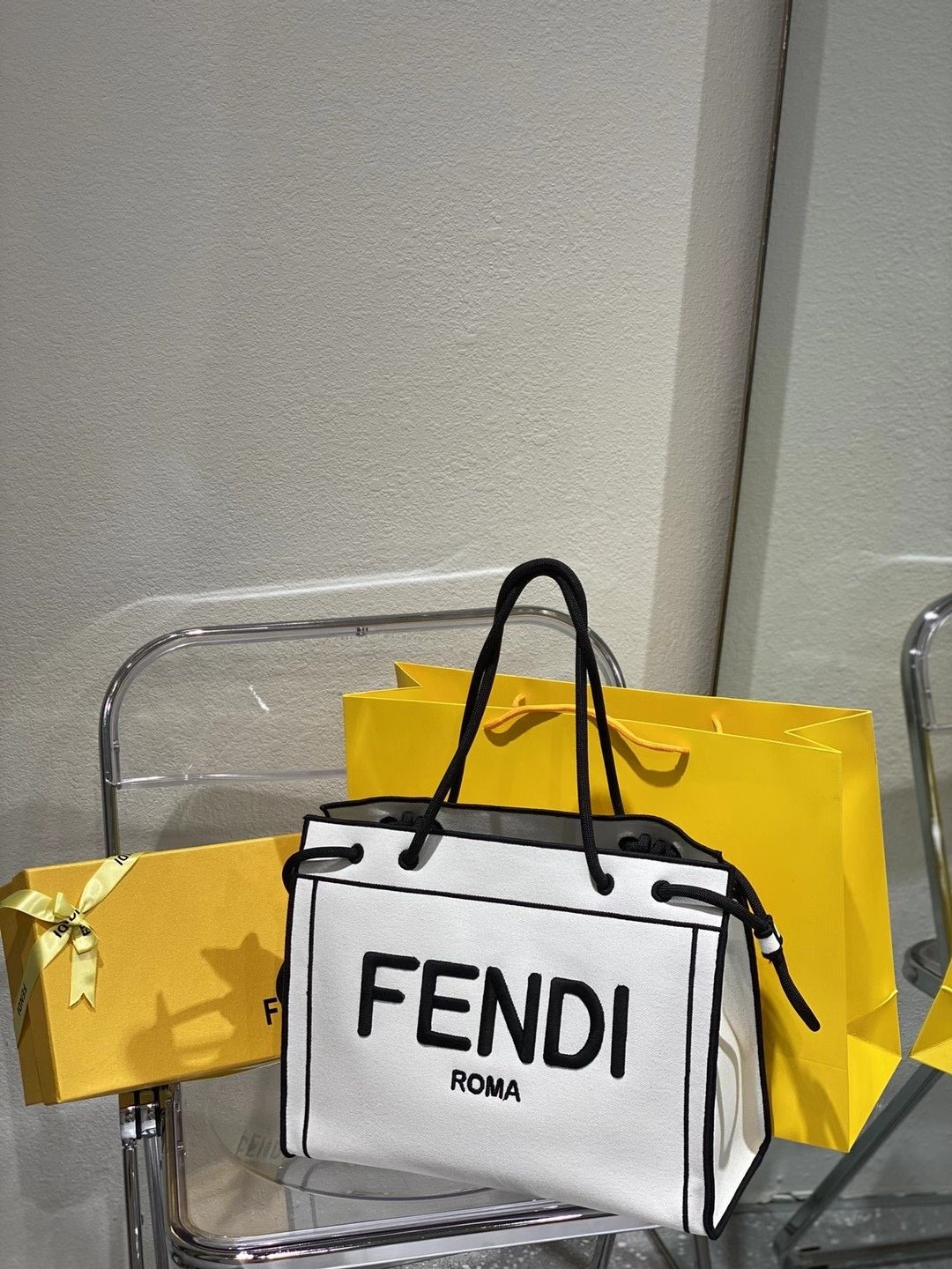 スーパーコピー代引き対応 fendi フェンディ バッグ 実物の写真 N品後払い国内発送送料無料安全必ず届く信用できるサイト