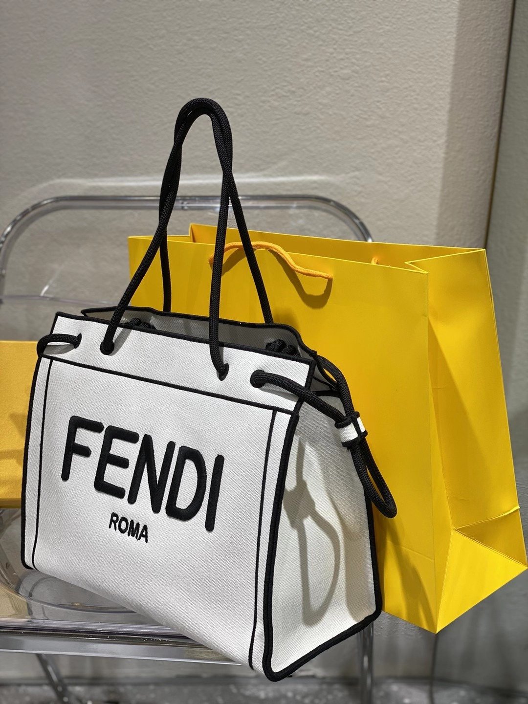 スーパーコピー代引き対応 fendi フェンディ バッグ 実物の写真 N品後払い国内発送送料無料安全必ず届く信用できるサイト