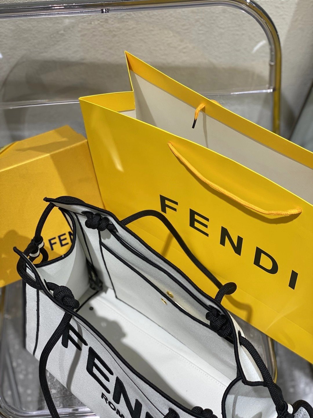 スーパーコピー代引き対応 fendi フェンディ バッグ 実物の写真 N品後払い国内発送送料無料安全必ず届く信用できるサイト