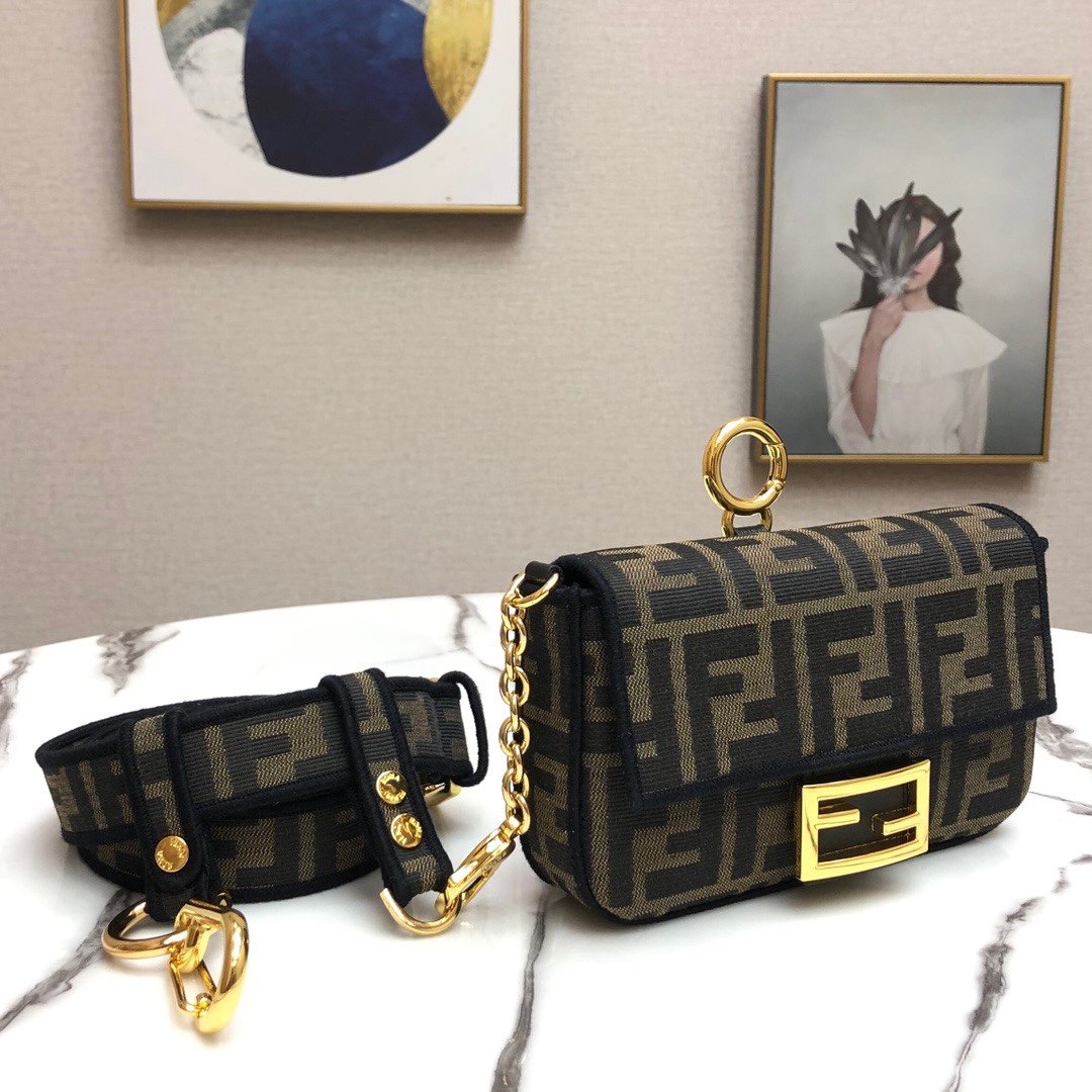 スーパーコピー代引き対応 fendi フェンディ バッグ 実物の写真 N品後払い国内発送送料無料安全必ず届く信用できるサイト