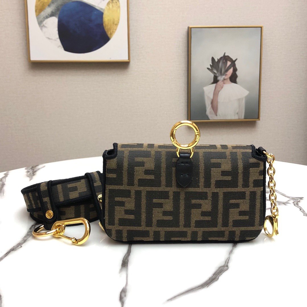 スーパーコピー代引き対応 fendi フェンディ バッグ 実物の写真 N品後払い国内発送送料無料安全必ず届く信用できるサイト