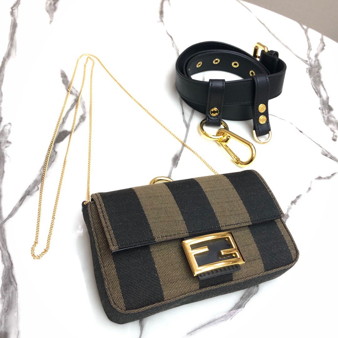 スーパーコピー代引き対応 fendi フェンディ バッグ 実物の写真 N品後払い国内発送送料無料安全必ず届く信用できるサイト