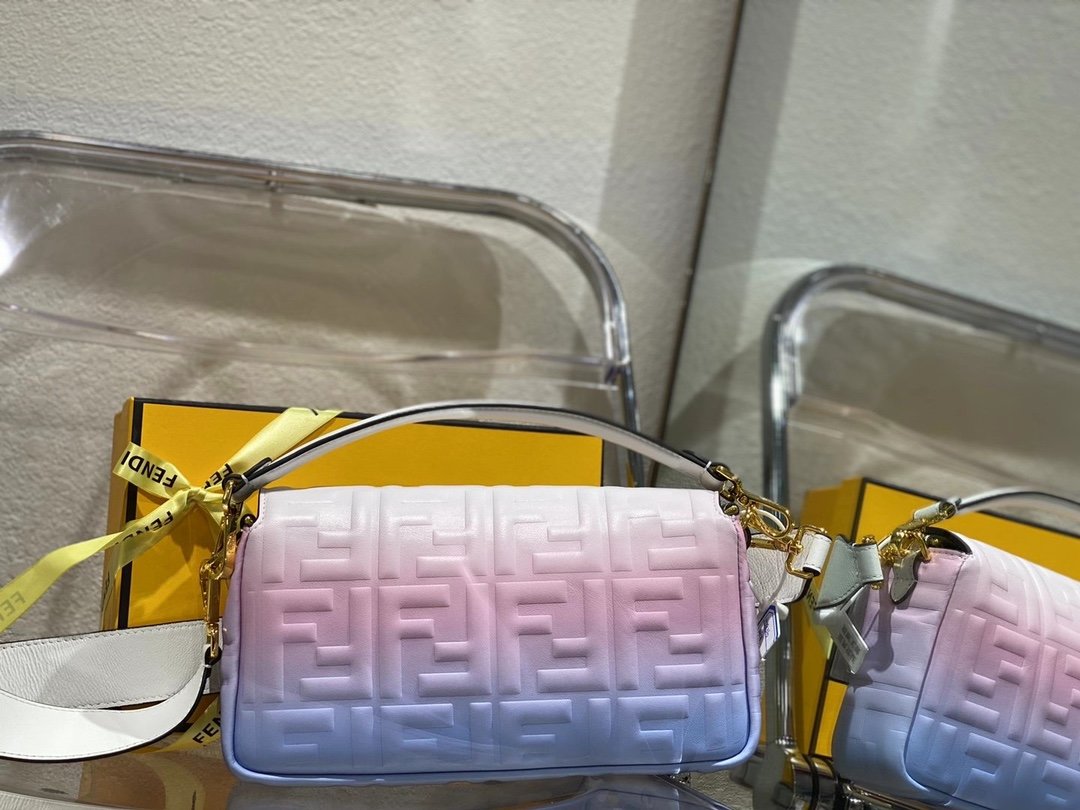 スーパーコピー代引き対応 fendi フェンディ バッグ 実物の写真 N品後払い国内発送送料無料安全必ず届く信用できるサイト