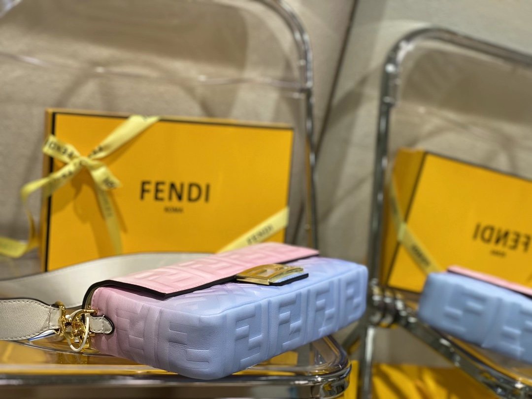 スーパーコピー代引き対応 fendi フェンディ バッグ 実物の写真 N品後払い国内発送送料無料安全必ず届く信用できるサイト