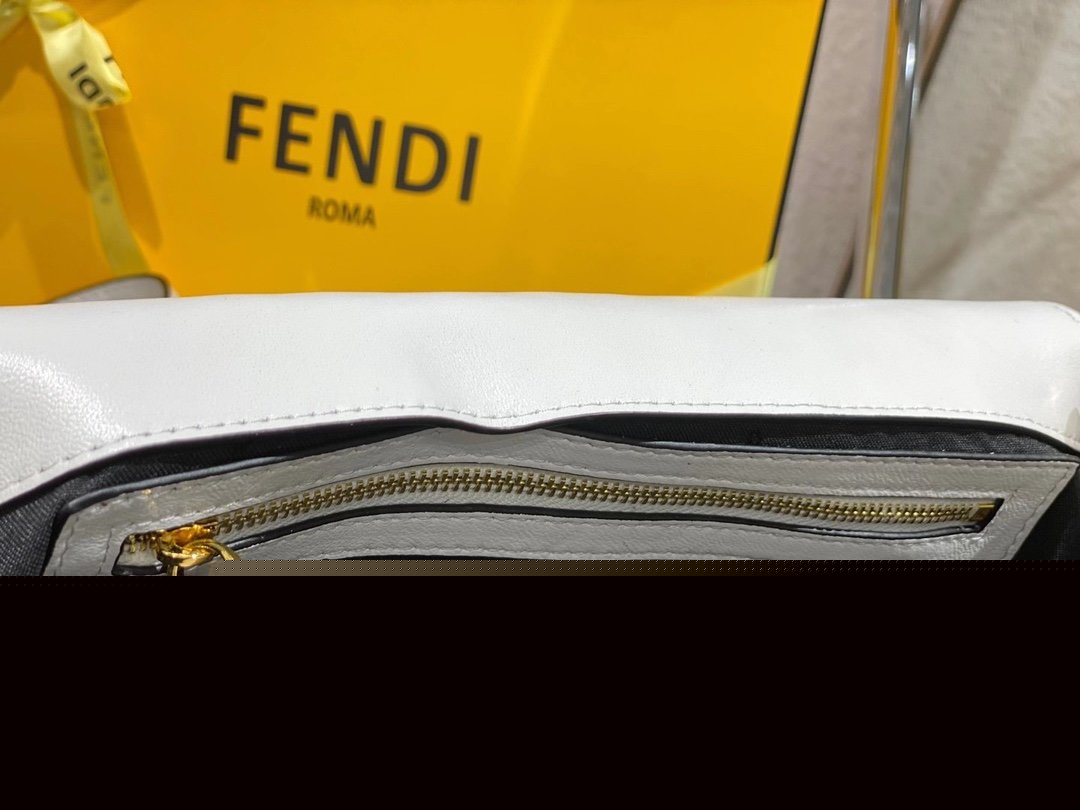 スーパーコピー代引き対応 fendi フェンディ バッグ 実物の写真 N品後払い国内発送送料無料安全必ず届く信用できるサイト