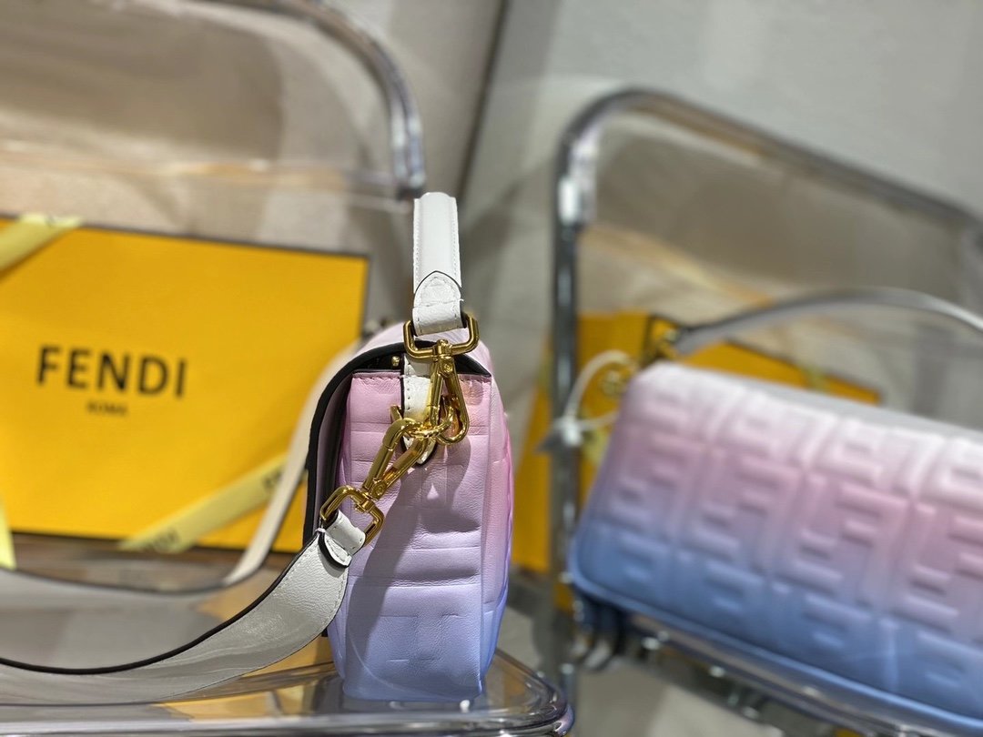 スーパーコピー代引き対応 fendi フェンディ バッグ 実物の写真 N品後払い国内発送送料無料安全必ず届く信用できるサイト