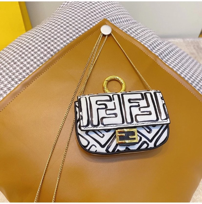 スーパーコピー代引き対応 fendi フェンディ バッグ 実物の写真 N品後払い国内発送送料無料安全必ず届く信用できるサイト