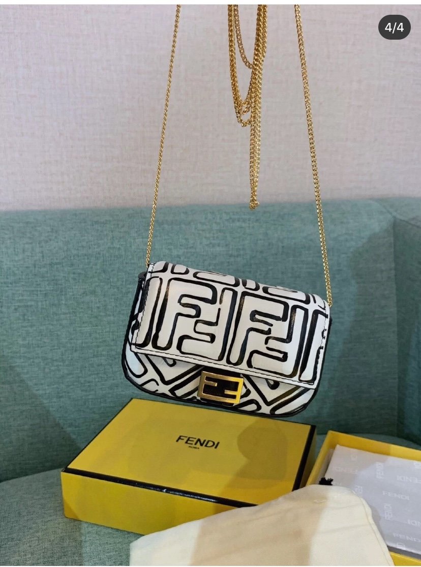 スーパーコピー代引き対応 fendi フェンディ バッグ 実物の写真 N品後払い国内発送送料無料安全必ず届く信用できるサイト