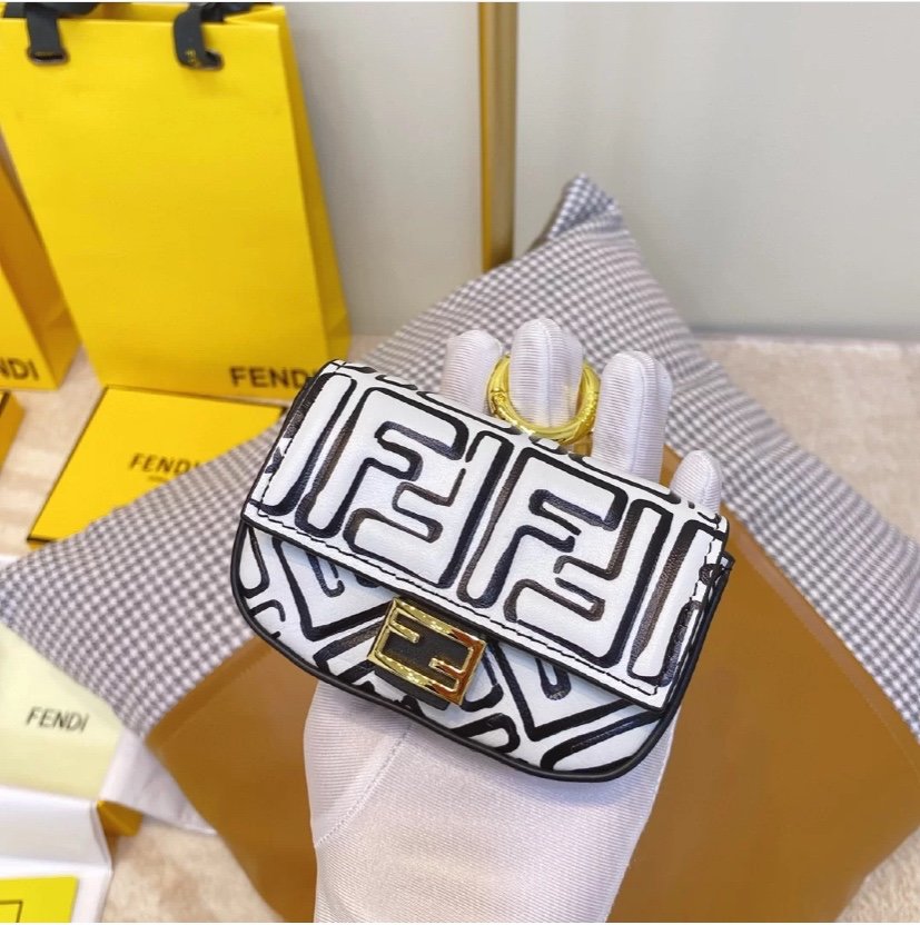 スーパーコピー代引き対応 fendi フェンディ バッグ 実物の写真 N品後払い国内発送送料無料安全必ず届く信用できるサイト