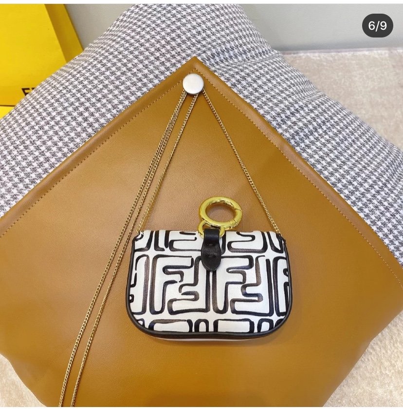 スーパーコピー代引き対応 fendi フェンディ バッグ 実物の写真 N品後払い国内発送送料無料安全必ず届く信用できるサイト