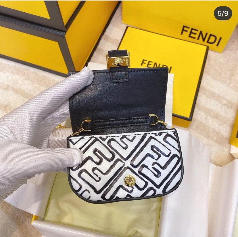 スーパーコピー代引き対応 fendi フェンディ バッグ 実物の写真 N品後払い国内発送送料無料安全必ず届く信用できるサイト