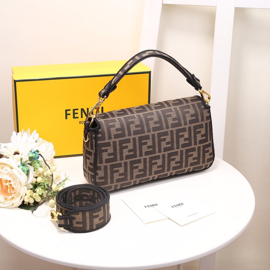 スーパーコピー代引き対応 fendi フェンディ バッグ 実物の写真 N品後払い国内発送送料無料安全必ず届く信用できるサイト