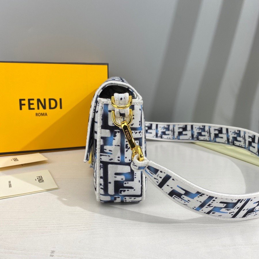 スーパーコピー代引き対応 fendi フェンディ バッグ 実物の写真 N品後払い国内発送送料無料安全必ず届く信用できるサイト